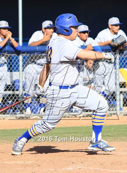 Thumbnail 2 in La Salle vs Bishop Amat photogallery.