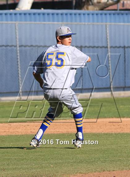 Thumbnail 3 in La Salle vs Bishop Amat photogallery.