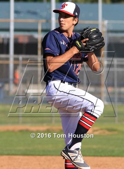 Thumbnail 3 in La Salle vs Bishop Amat photogallery.