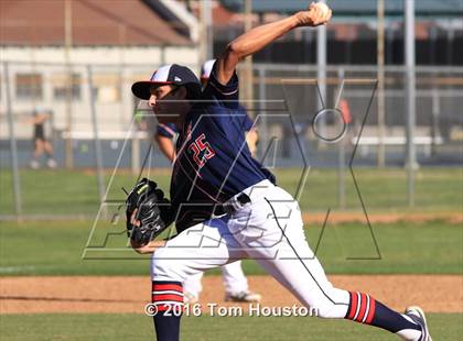 Thumbnail 1 in La Salle vs Bishop Amat photogallery.