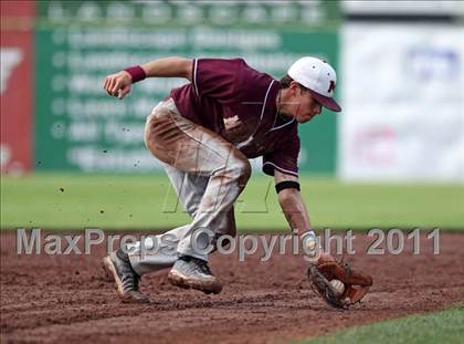 Thumbnail 3 in Mendon vs Batavia (Dwyer Stadium) photogallery.