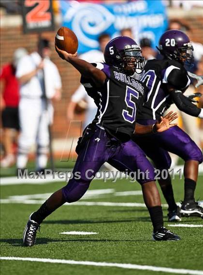 Thumbnail 2 in Everman vs. Highland Park (Tom Landry Classic) photogallery.