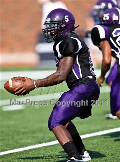 Thumbnail 3 in Everman vs. Highland Park (Tom Landry Classic) photogallery.