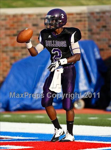 Thumbnail 1 in Everman vs. Highland Park (Tom Landry Classic) photogallery.