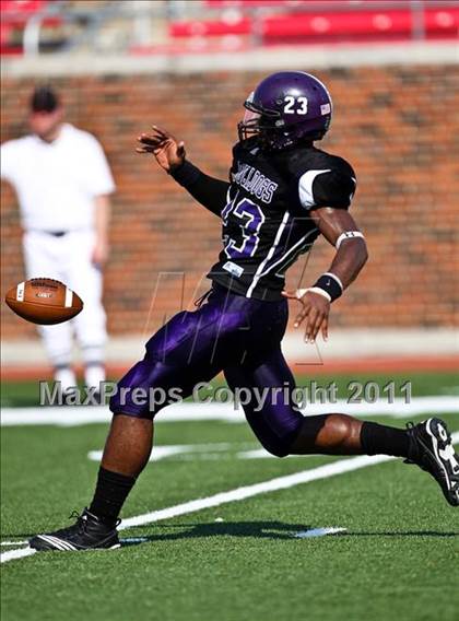Thumbnail 1 in Everman vs. Highland Park (Tom Landry Classic) photogallery.