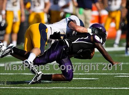 Thumbnail 1 in Everman vs. Highland Park (Tom Landry Classic) photogallery.