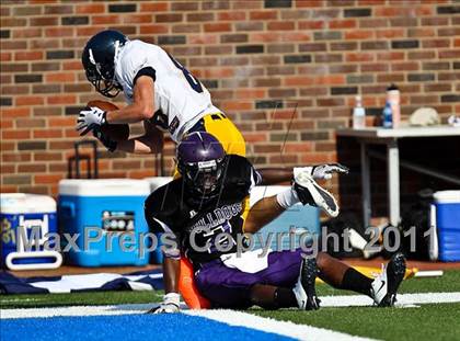 Thumbnail 1 in Everman vs. Highland Park (Tom Landry Classic) photogallery.