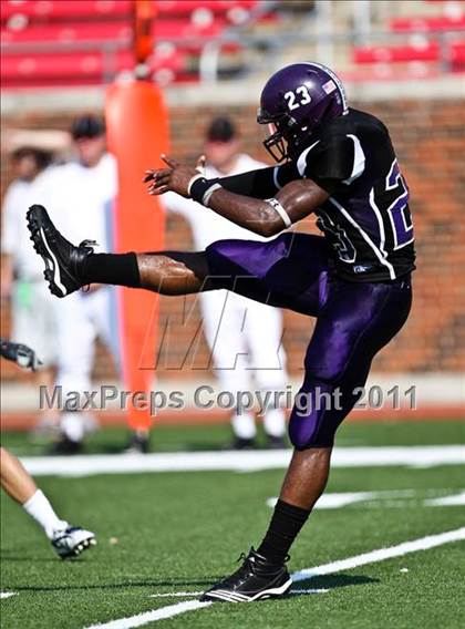 Thumbnail 3 in Everman vs. Highland Park (Tom Landry Classic) photogallery.
