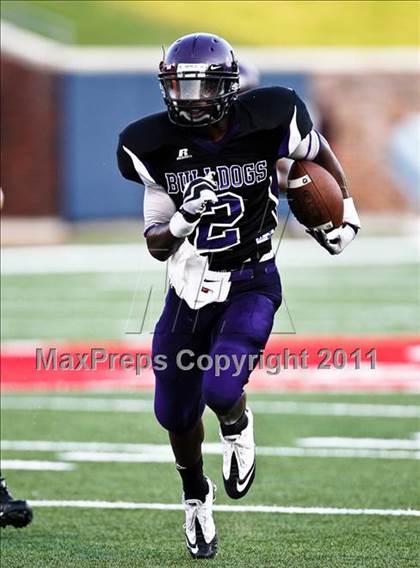 Thumbnail 1 in Everman vs. Highland Park (Tom Landry Classic) photogallery.