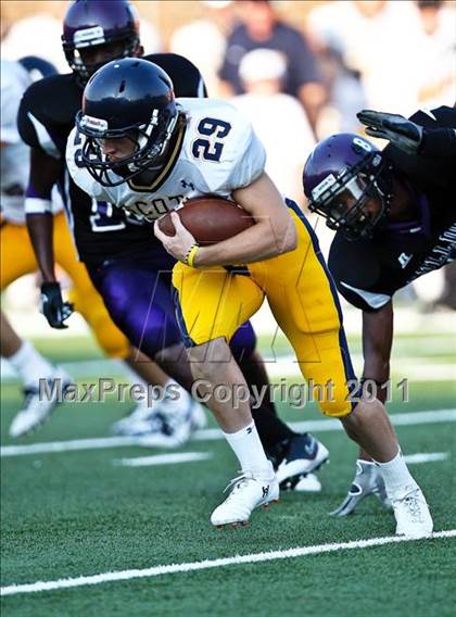 Thumbnail 1 in Everman vs. Highland Park (Tom Landry Classic) photogallery.