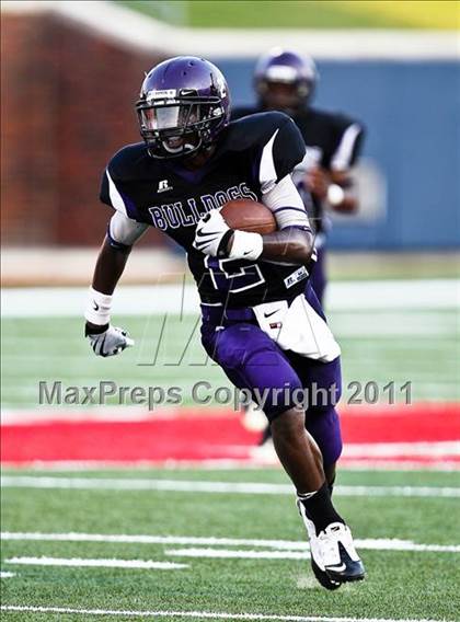 Thumbnail 3 in Everman vs. Highland Park (Tom Landry Classic) photogallery.