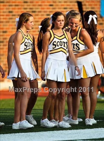 Thumbnail 3 in Everman vs. Highland Park (Tom Landry Classic) photogallery.