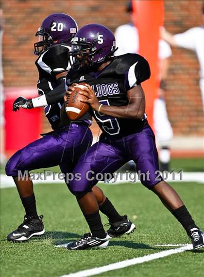 Thumbnail 3 in Everman vs. Highland Park (Tom Landry Classic) photogallery.