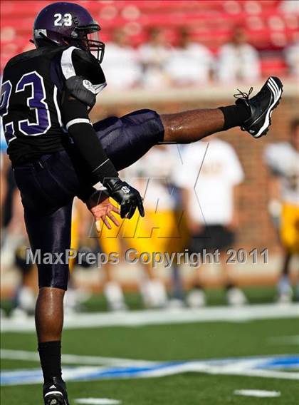 Thumbnail 2 in Everman vs. Highland Park (Tom Landry Classic) photogallery.
