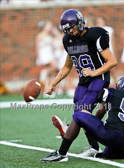 Thumbnail 1 in Everman vs. Highland Park (Tom Landry Classic) photogallery.