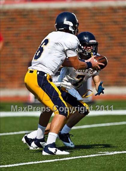 Thumbnail 3 in Everman vs. Highland Park (Tom Landry Classic) photogallery.