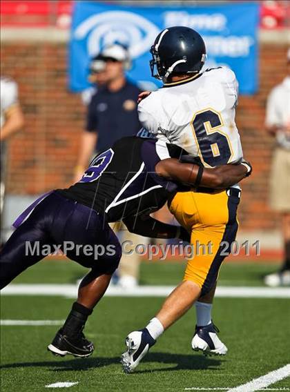 Thumbnail 1 in Everman vs. Highland Park (Tom Landry Classic) photogallery.