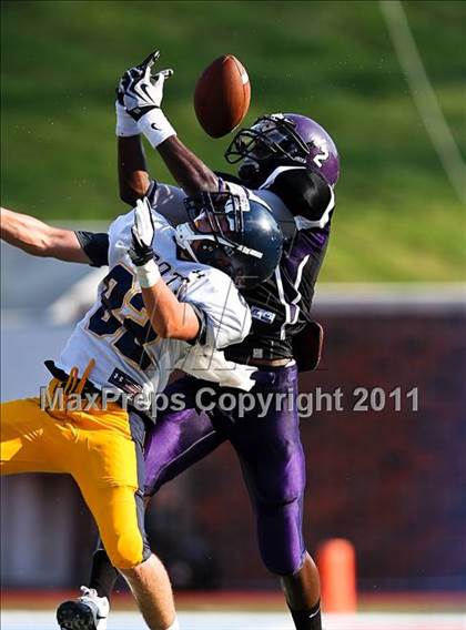 Thumbnail 3 in Everman vs. Highland Park (Tom Landry Classic) photogallery.