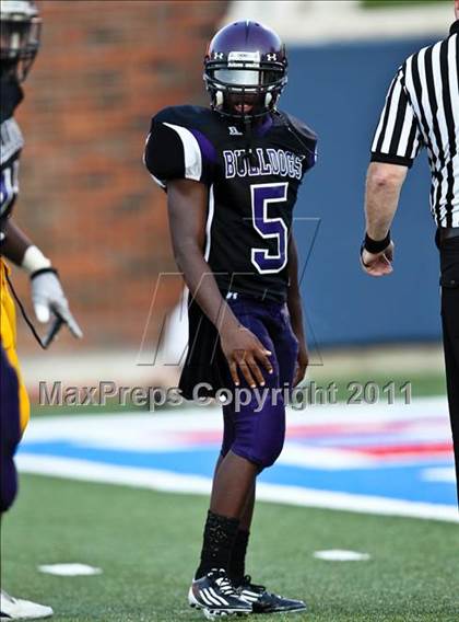 Thumbnail 1 in Everman vs. Highland Park (Tom Landry Classic) photogallery.