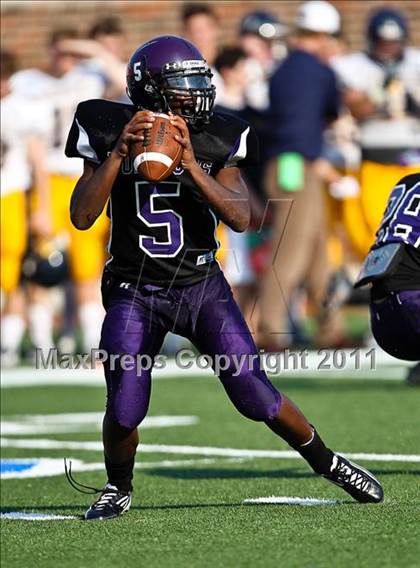 Thumbnail 1 in Everman vs. Highland Park (Tom Landry Classic) photogallery.