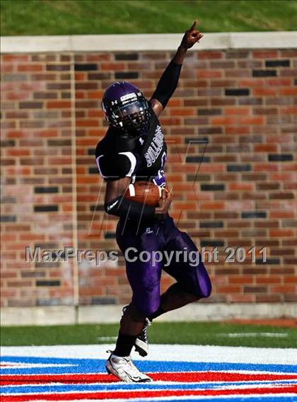 Thumbnail 2 in Everman vs. Highland Park (Tom Landry Classic) photogallery.