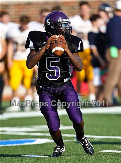 Thumbnail 2 in Everman vs. Highland Park (Tom Landry Classic) photogallery.