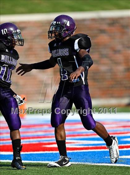 Thumbnail 1 in Everman vs. Highland Park (Tom Landry Classic) photogallery.