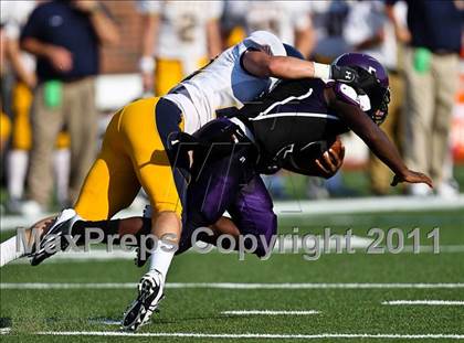 Thumbnail 3 in Everman vs. Highland Park (Tom Landry Classic) photogallery.