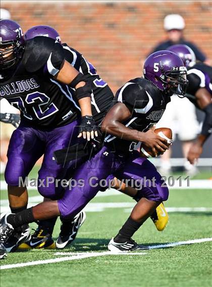 Thumbnail 2 in Everman vs. Highland Park (Tom Landry Classic) photogallery.