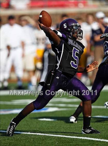 Thumbnail 3 in Everman vs. Highland Park (Tom Landry Classic) photogallery.