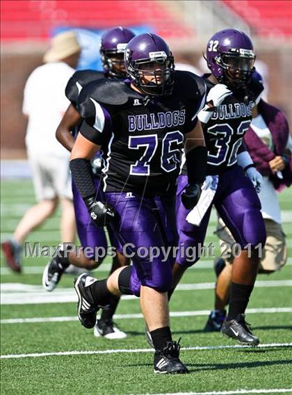 Thumbnail 3 in Everman vs. Highland Park (Tom Landry Classic) photogallery.
