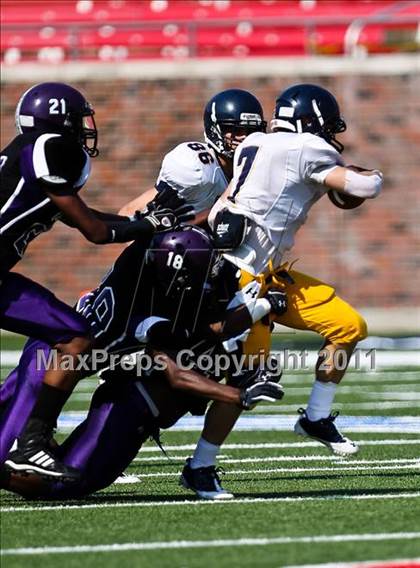 Thumbnail 1 in Everman vs. Highland Park (Tom Landry Classic) photogallery.