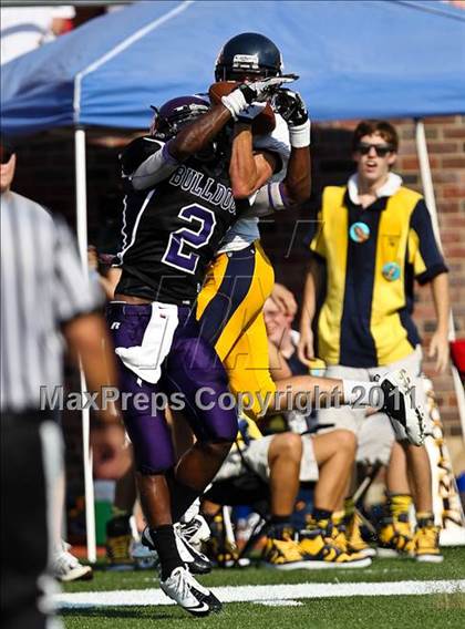 Thumbnail 3 in Everman vs. Highland Park (Tom Landry Classic) photogallery.