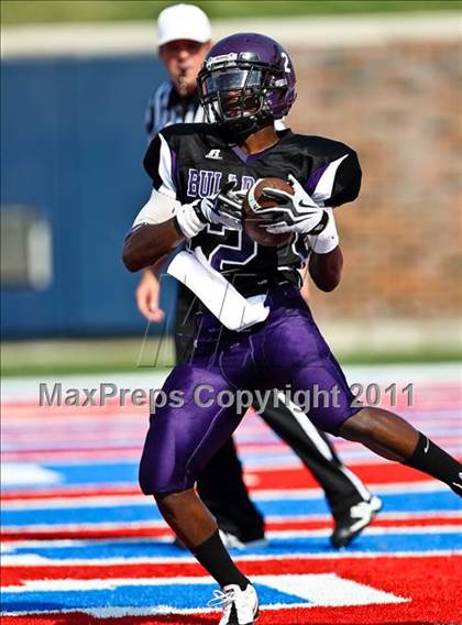 Thumbnail 2 in Everman vs. Highland Park (Tom Landry Classic) photogallery.