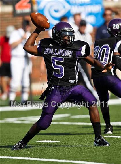 Thumbnail 1 in Everman vs. Highland Park (Tom Landry Classic) photogallery.