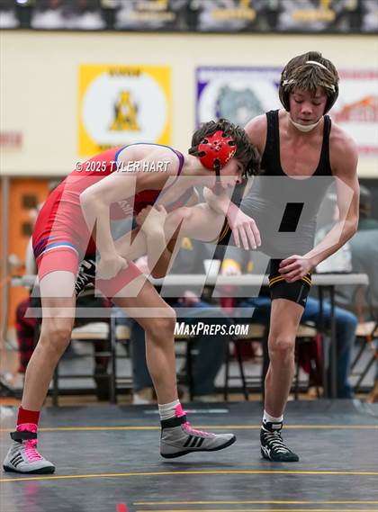 Thumbnail 2 in IHSAA Sectional 25. Avon (Morning Matches) photogallery.