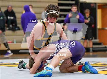 Thumbnail 2 in IHSAA Sectional 25. Avon (Morning Matches) photogallery.