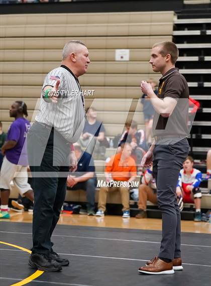 Thumbnail 2 in IHSAA Sectional 25. Avon (Morning Matches) photogallery.