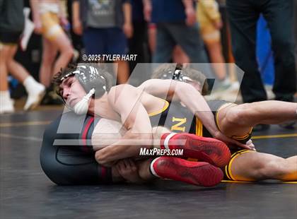 Thumbnail 3 in IHSAA Sectional 25. Avon (Morning Matches) photogallery.
