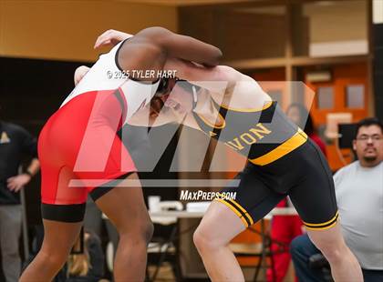 Thumbnail 3 in IHSAA Sectional 25. Avon (Morning Matches) photogallery.