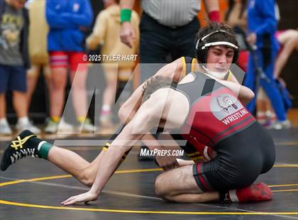Thumbnail 2 in IHSAA Sectional 25. Avon (Morning Matches) photogallery.