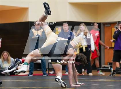 Thumbnail 2 in IHSAA Sectional 25. Avon (Morning Matches) photogallery.