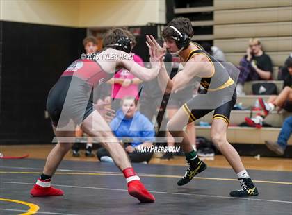 Thumbnail 3 in IHSAA Sectional 25. Avon (Morning Matches) photogallery.