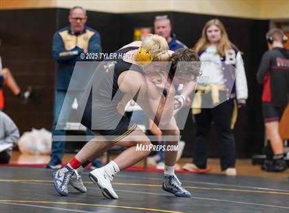 Thumbnail 1 in IHSAA Sectional 25. Avon (Morning Matches) photogallery.