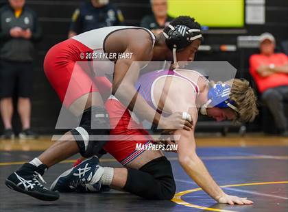 Thumbnail 2 in IHSAA Sectional 25. Avon (Morning Matches) photogallery.