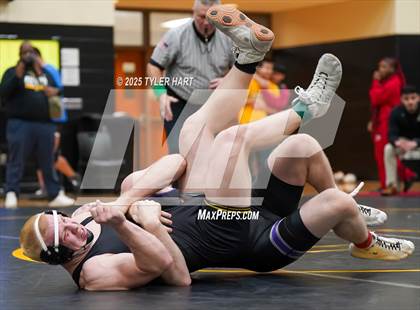 Thumbnail 1 in IHSAA Sectional 25. Avon (Morning Matches) photogallery.