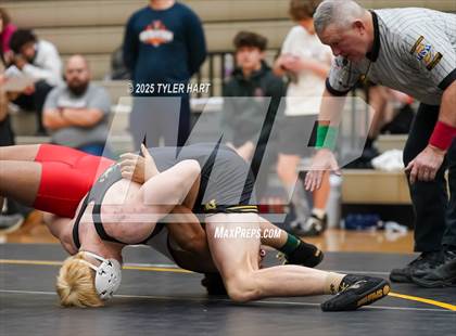 Thumbnail 3 in IHSAA Sectional 25. Avon (Morning Matches) photogallery.