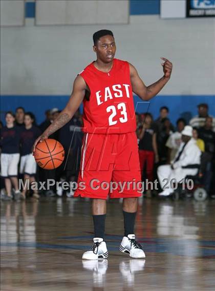 Thumbnail 3 in Montbello vs. Denver East photogallery.