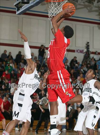 Thumbnail 3 in Montbello vs. Denver East photogallery.
