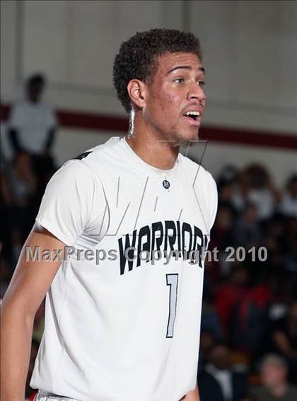 Thumbnail 2 in Montbello vs. Denver East photogallery.